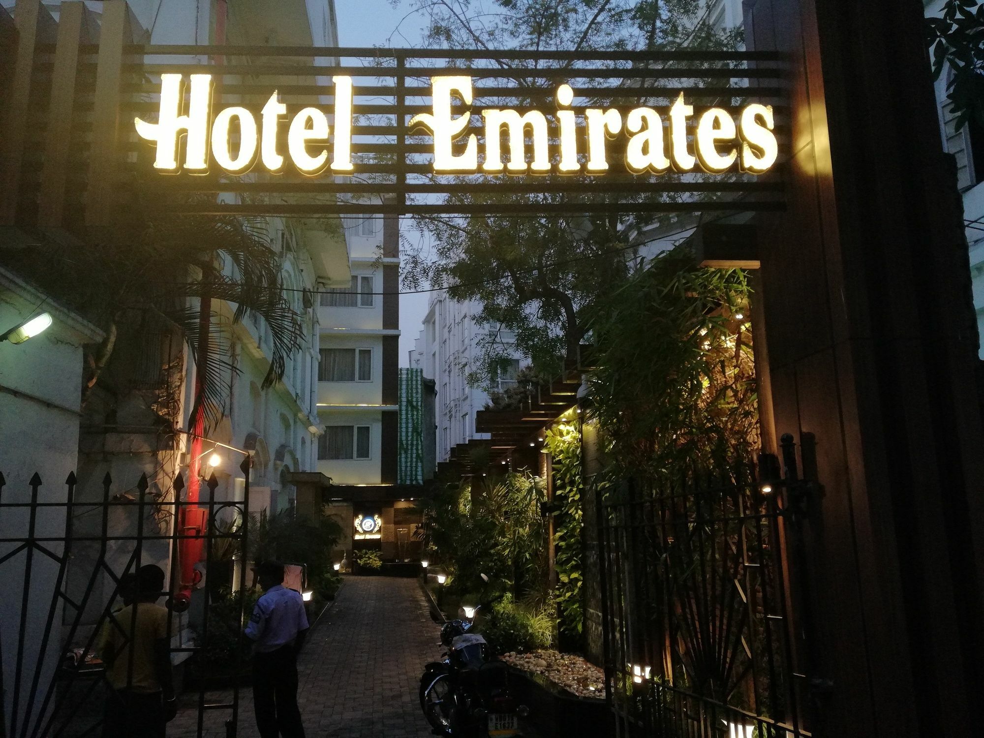 Hotel Emirates 加尔各答 外观 照片